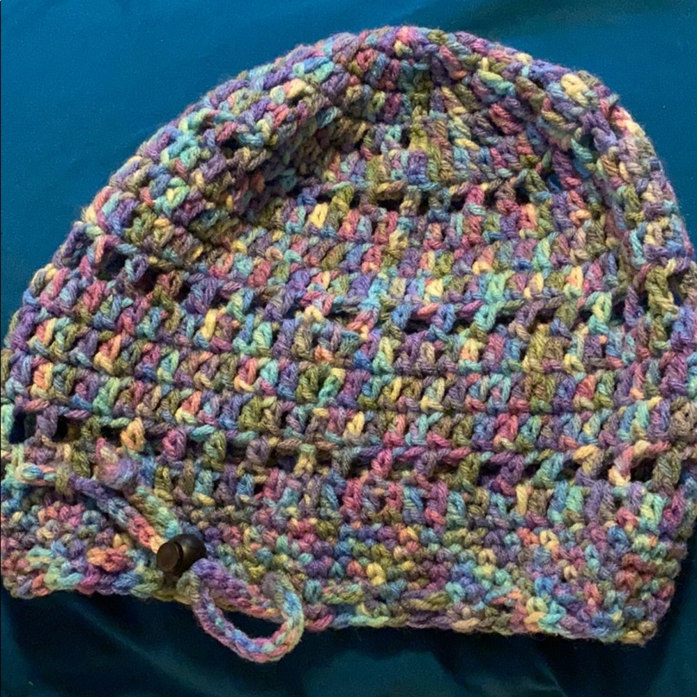 Crocheted beanie with drawstring